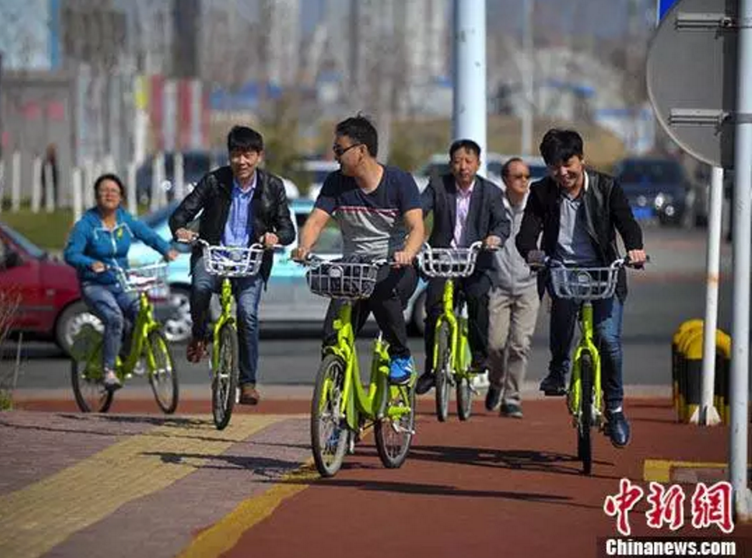 乌鲁木齐民众选择公共自行车绿色出行