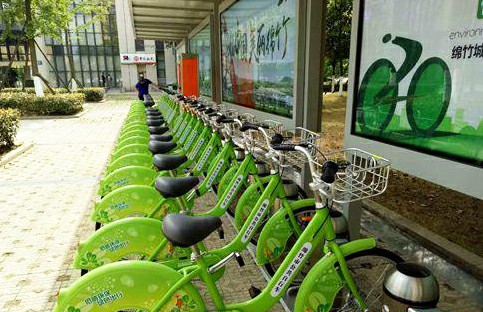 公共自行车“驶入”百姓生活　双脚骑行踏出绿色天地