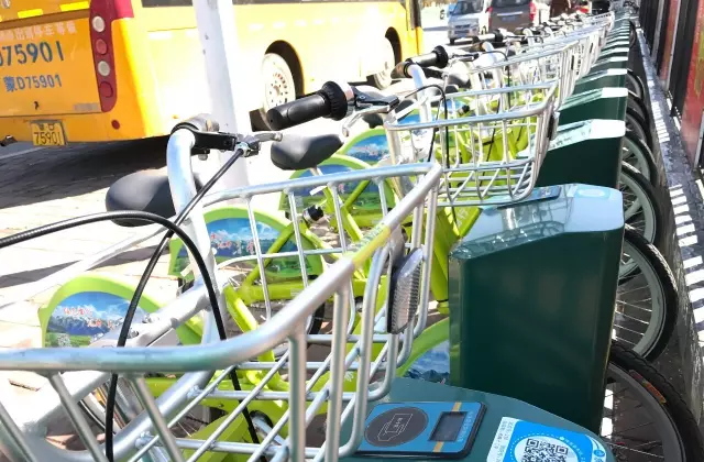 赤峰3500辆公共自行车，一部手机竟能骑走！只需简单一步…