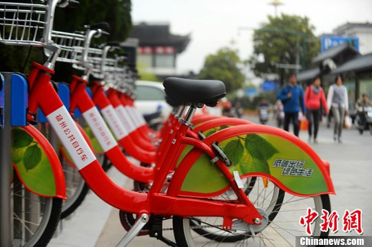 扬州推出首个公共自行车服务系统  绿色出行成新风尚