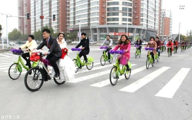 30辆公共自行车“护驾”：安阳“绿色”婚礼 上演“冬季恋歌”