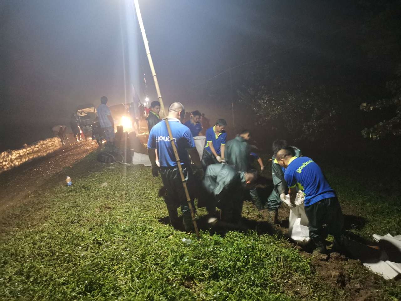 抗洪抢险一线，永安行又见“最美睡姿”！