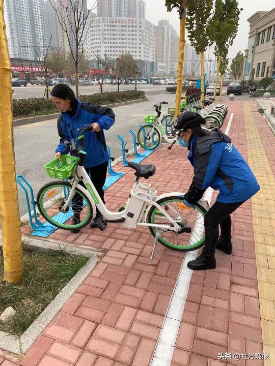 乱停乱放惨遭破坏共享助力车之痛