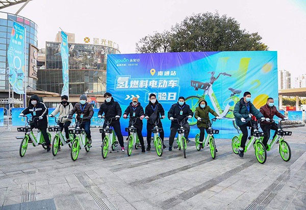 1分钟换氢棒，续航70公里，天冷不“缩水”丨氢燃料共享单车通城“尝鲜”