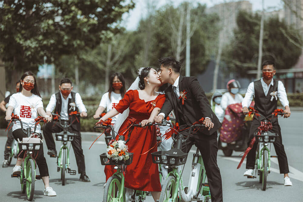 助力车变婚车，骑出独特浪漫