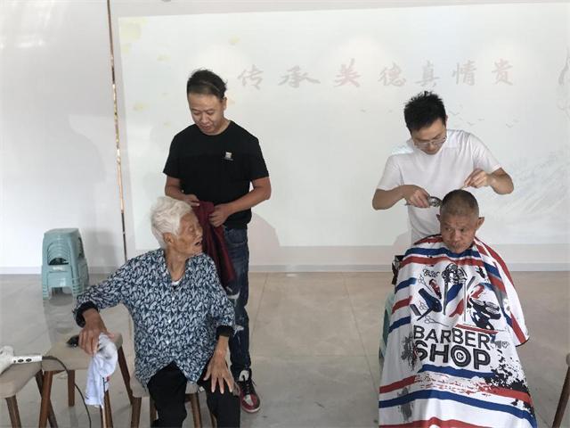 传承美德真情贵 孝老服务慰夕阳