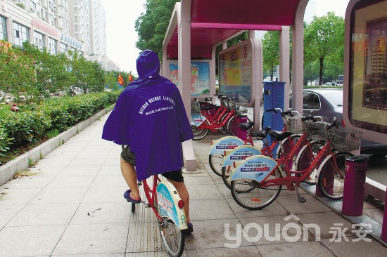 椒江这位达人寸步离不开公共自行车