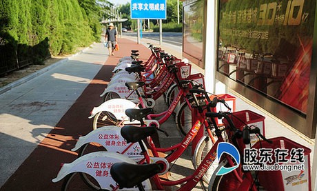 烟台公共自行车使用量增十倍  报废车轮堆成山