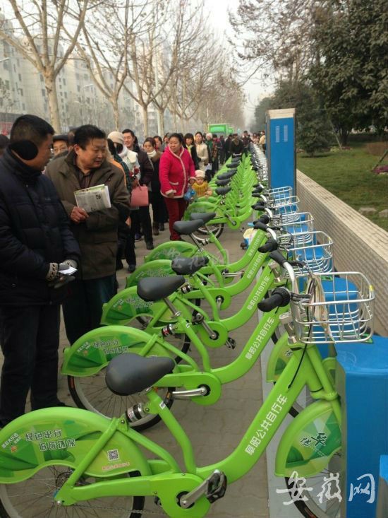 安徽倡导低碳出行：阜阳每平方公里投一百辆公共自行车